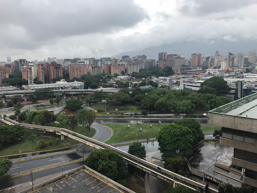 Vista aérea de una Caracas desolada por el trancazo de este #28Jun (Fotos)