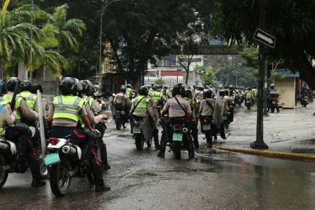 PNB reprimió a manifestantes en Chacaíto (Foto: Will Jiménez)