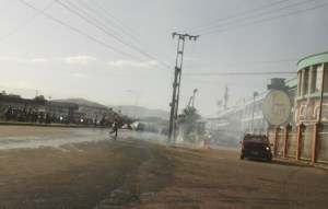 Policía reprime a manifestantes en Cagua durante tercer día de plantón #23Jun
