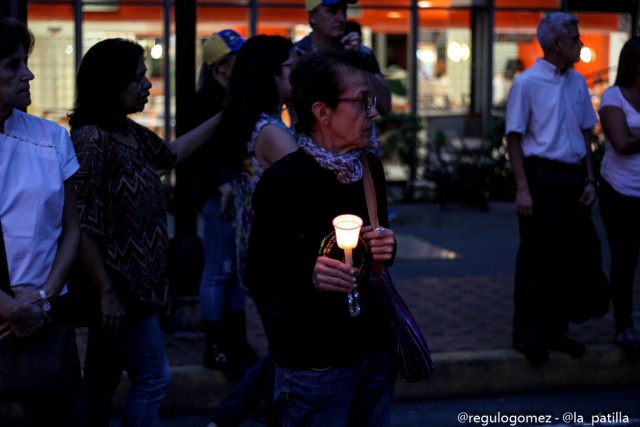 Oposición se concentró en Parque Cristal para homenajear a los caídos. Foto: Régulo Gómez / LaPatilla.com