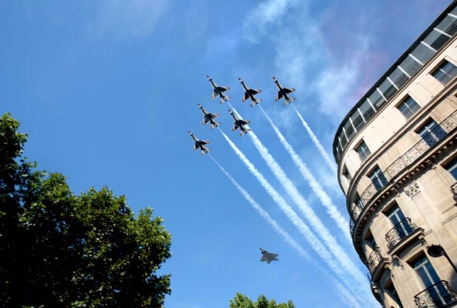 F16 fighter jets of the US Airforce fly over head during the annual Bastille Day parade in French capital Paris on July 14, 2017. The parade on Paris's Champs-Elysees commemorates the centenary of the US entering WWI and will feature horses, helicopters, planes and troops. / AFP PHOTO / GEOFFROY VAN DER HASSELT