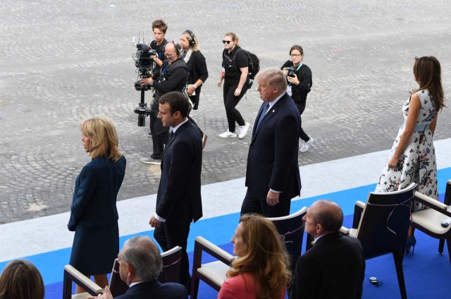(L-R) Brigitte Macron, wife of French President, French President Emmanuel Macron , US President Donald Trump and US First Lady Melania Trump stand during the annual Bastille Day military parade on the Champs-Elysees avenue in Paris on July 14, 2017. The parade on Paris's Champs-Elysees will commemorate the centenary of the US entering WWI and will feature horses, helicopters, planes and troops. / AFP PHOTO / ALAIN JOCARD
