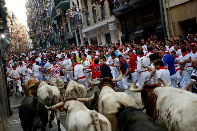 Runners sprint ahead of bulls during the first running of the bulls at the San Fermin festival in Pamplona, northern Spain, July 7, 2017. REUTERS/Susana Vera TPX IMAGES OF THE DAY