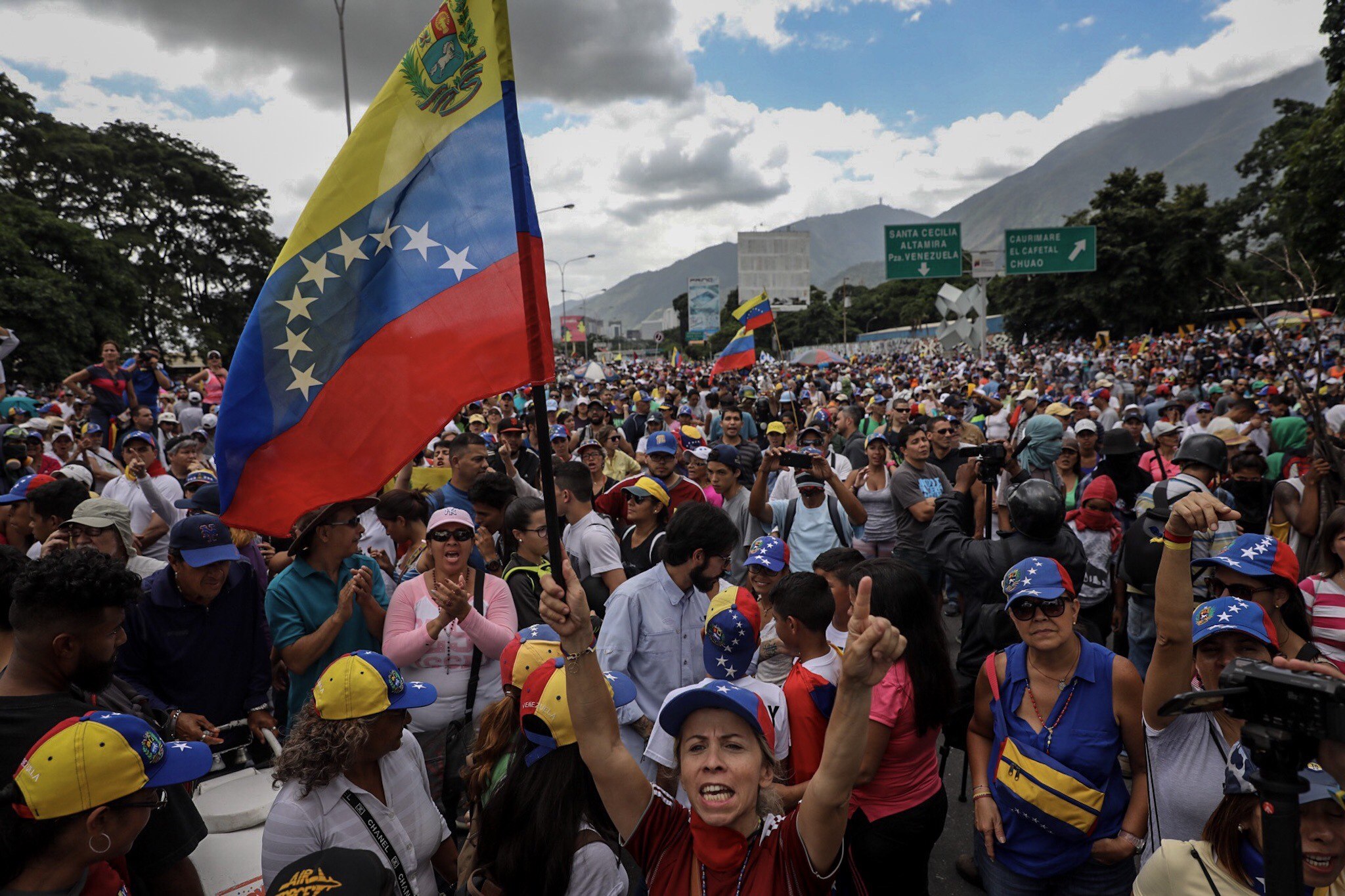 Desde 40 puntos de Caracas opositores marchan hacia el TSJ #6Jul