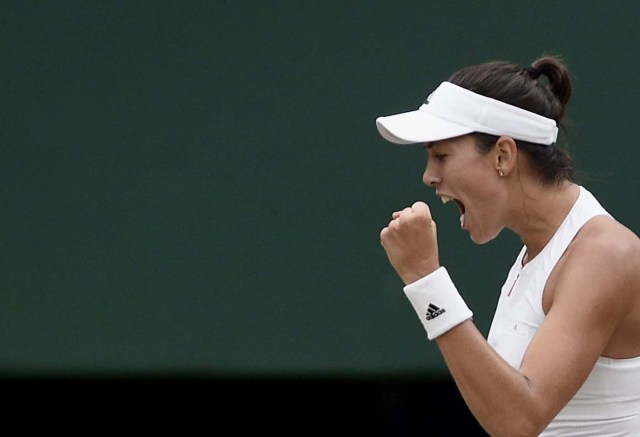 Wimbledon (United Kingdom), 15/07/2017.- Garbine Muguruza of Spain in action against Venus Williams of the USA during their final match for the Wimbledon Championships at the All England Lawn Tennis Club, in London, Britain, 15 July 2017. (España, Londres, Tenis, Estados Unidos) EFE/EPA/GERRY PENNY EDITORIAL USE ONLY/NO COMMERCIAL SALES