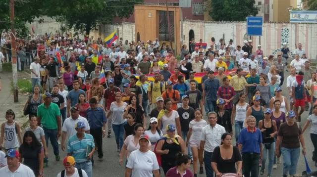 Guaros marcharon por los caídos y contra la Constituyente. Foto @giselacarmona
