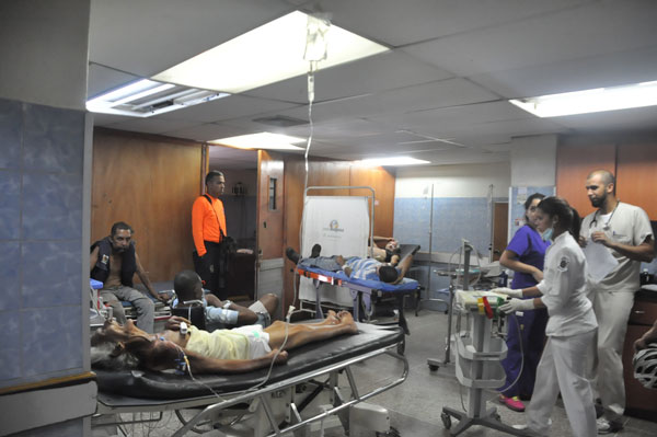 Foto: Cierre del Hospital Vargas de La Guaira colapsa al Periférico de Pariata / La Verdad de Vargas