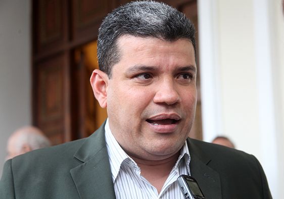 Diputado Luis Parra: Defenderemos la democracia hasta con nuestra vida