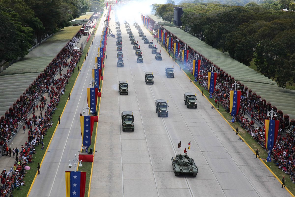 Maduro y Cilia presiden desfile del 5 de Julio