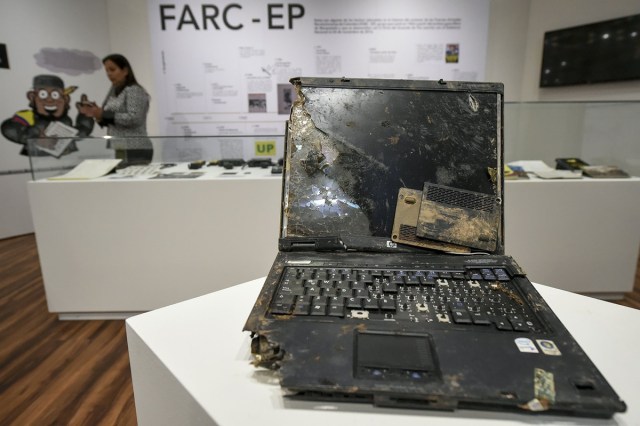 A computer who belonged to Revolutionary Armed Forces of Colombia (FARC) late commander Jorge Briceno,aka "Mono Jojoy", seized by Colombian army during the Sodoma operation in September 22, 2010, is on display during the opening of Colombia's General Prosecutor's Office museum in Bogota, on July 7, 2017. The museum was inaugurated within the framework of the 25th anniversary of the General Prosecutor's Office and aims to bring to the public to objects seized in judicial processes in the country. / AFP PHOTO / Raul Arboleda