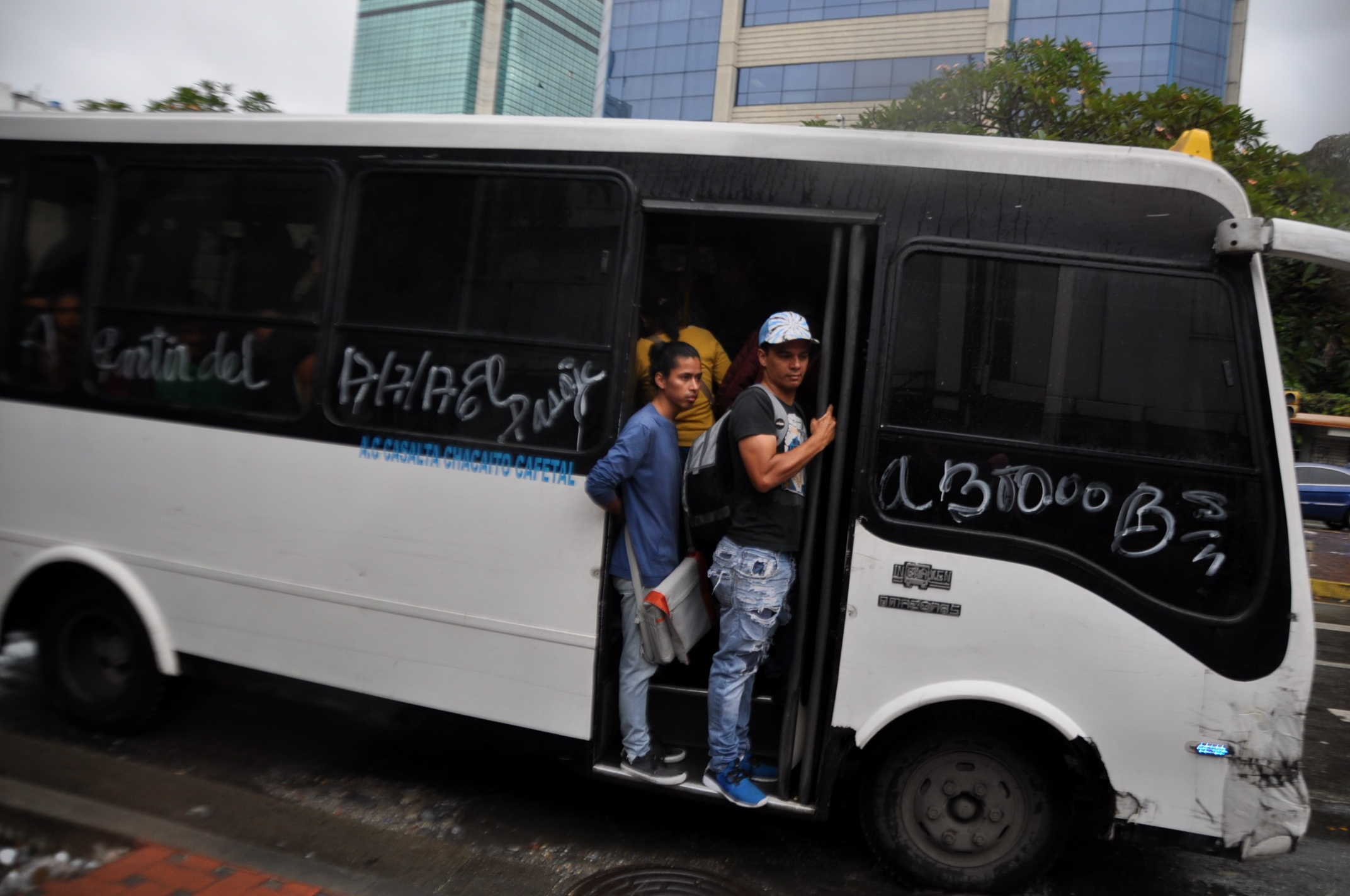 Transportistas de Caracas, Vargas y Miranda se unirán al paro anunciado por la Unidad