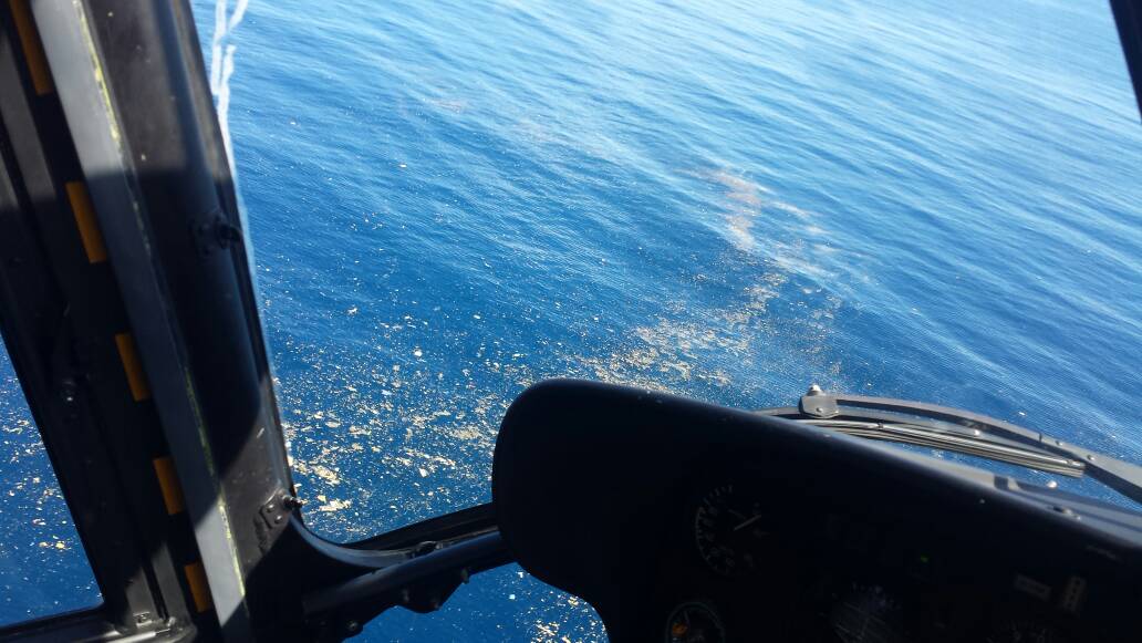 Desde el helicóptero de rescate: Estos serían los restos del avión que cayó al mar en Margarita (FOTOS)
