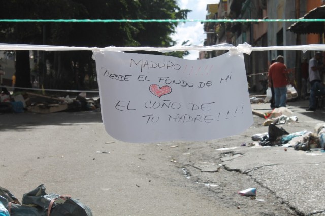 Persisten las barricadas en la avenida Rómulo Gallegos (Foto: @edgarcardenasp)