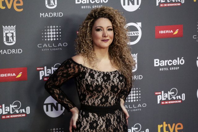 La cantautora panameña Erika Ender a su llegada a la fiesta de presentación de los Premios Platino, que se celebra esta noche en los cines Callao de Madrid. La Caja Mágica acogerá el próximo sábado, 22 de julio, la gala de entrega de la cuarta edición de los Premios Platino del Cine Iberoamericano. EFE/Santi Donaire