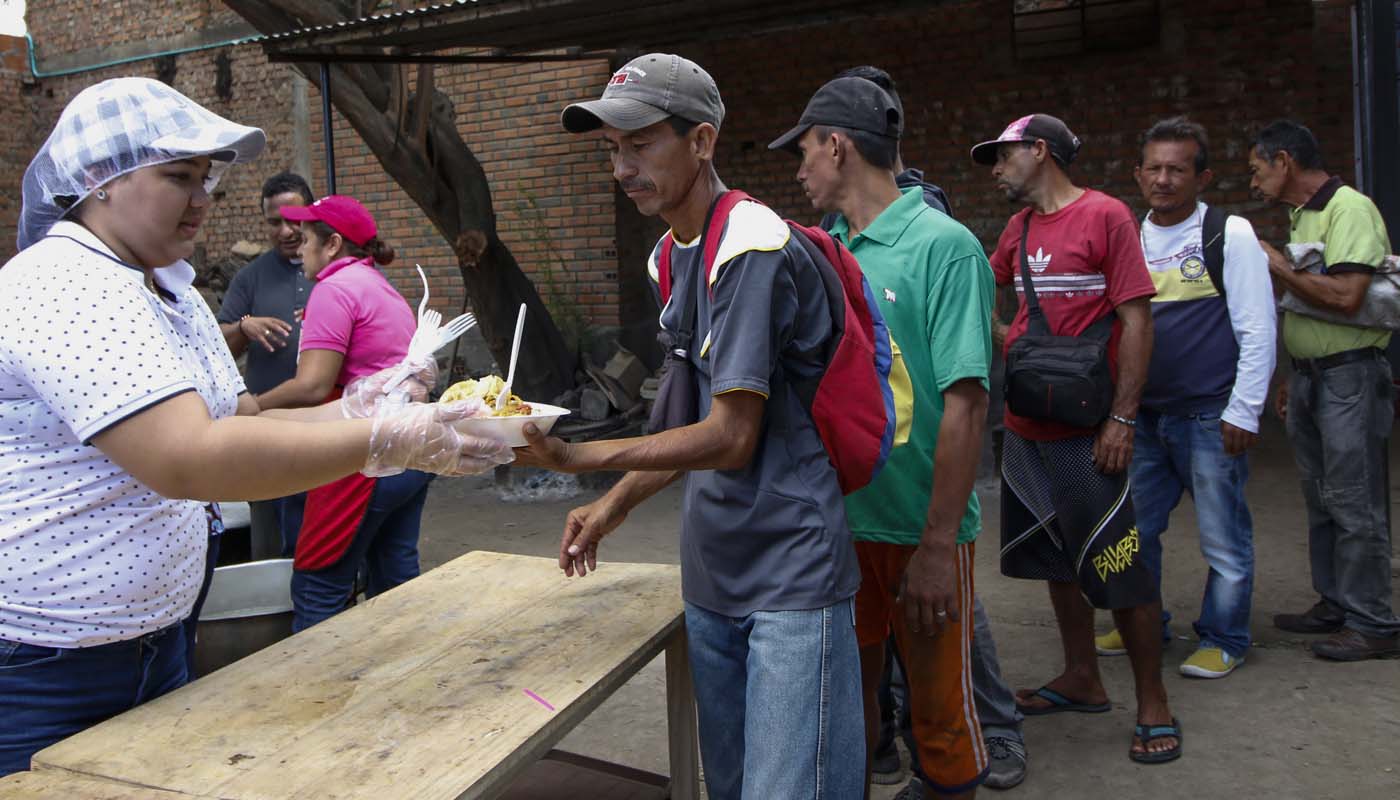 La Iglesia de Cúcuta reparte a venezolanos cinco mil desayunos y almuerzos diarios