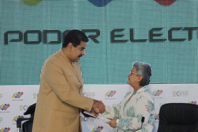 Venezuela's President Nicolas Maduro (L) and National Electoral Council (CNE) President Tibisay Lucena shake hands during their meeting in Caracas, Venezuela July 31, 2017. Miraflores Palace/Handout via REUTERS ATTENTION EDITORS - THIS PICTURE WAS PROVIDED BY A THIRD PARTY.