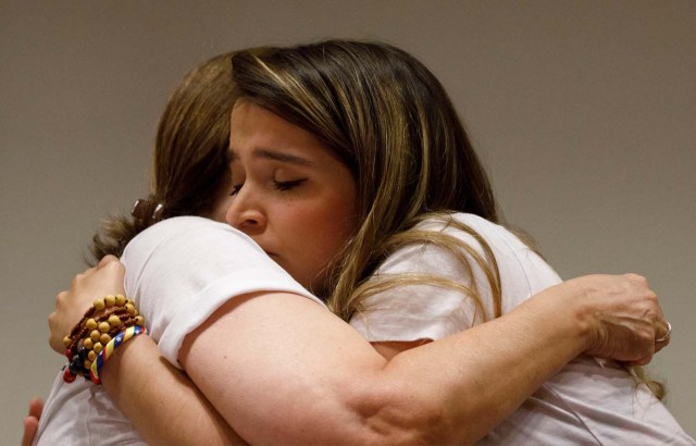 Mitzy Capriles de Ledezma (L), wife of former Caracas mayor Antonio Ledezma, hugs her daughter Antonieta during a news conference in Madrid, Spain August 1, 2017. REUTERS/Sergio Perez