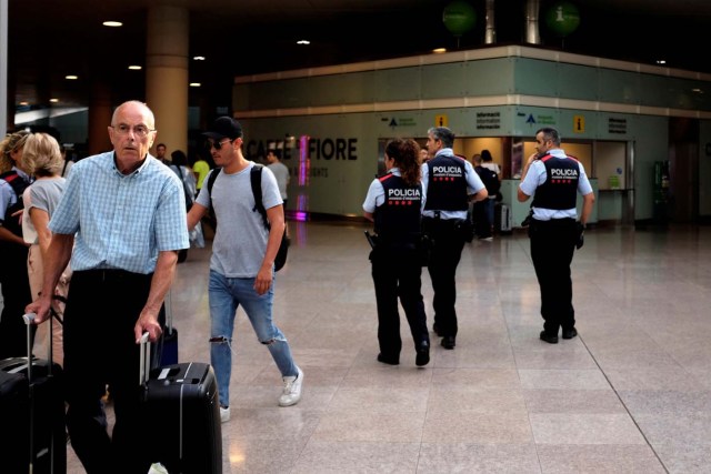 Spanish police patrol Barcelona El Prat airport the morning after Islamic State claimed responsibility for a vehicle attack on the city's Las Ramblas street in Barcelona, Spain August 18, 2017. REUTERS/James Lawler Duggan