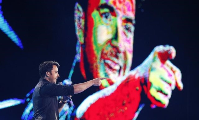 El cantante puertorriqueño Luis Fonsi actúa en el Festival Internacional de la Canción en la ciudad de Viña del Mar, Chile, 22 de febrero de 2015. Imagen de archivo. REUTERS/Eliseo Fernández