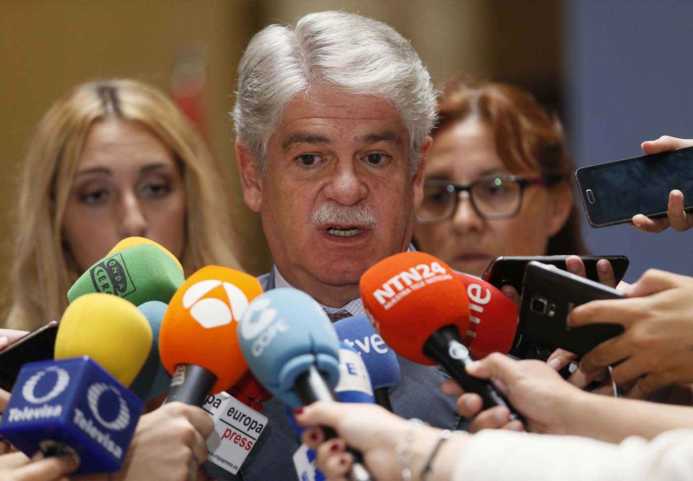 España considera desproporcionada llamada a consultas del embajador venezolano