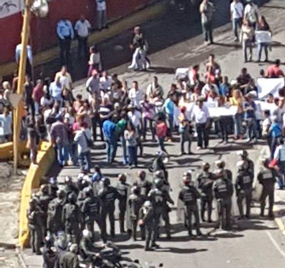 GNB detiene a dos periodistas de la gobernación de Miranda durante protesta en Los Teques #7Ago