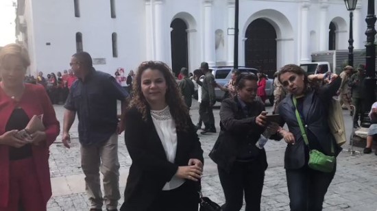 ¡Trastabillando! María Iris Varela ingresa al Palacio Legislativo para ir “con todo” #4Ago (Video)