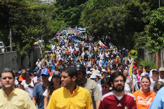 En Fotos: Manifestantes marchan desde Plaza las Américas hasta la plaza Alfredo Sadel #8Ago