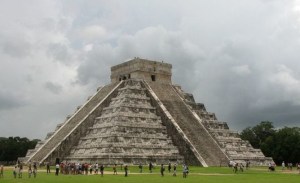 Descubren torre de cráneos de 500 años y otro horrible misterio azteca (Video)