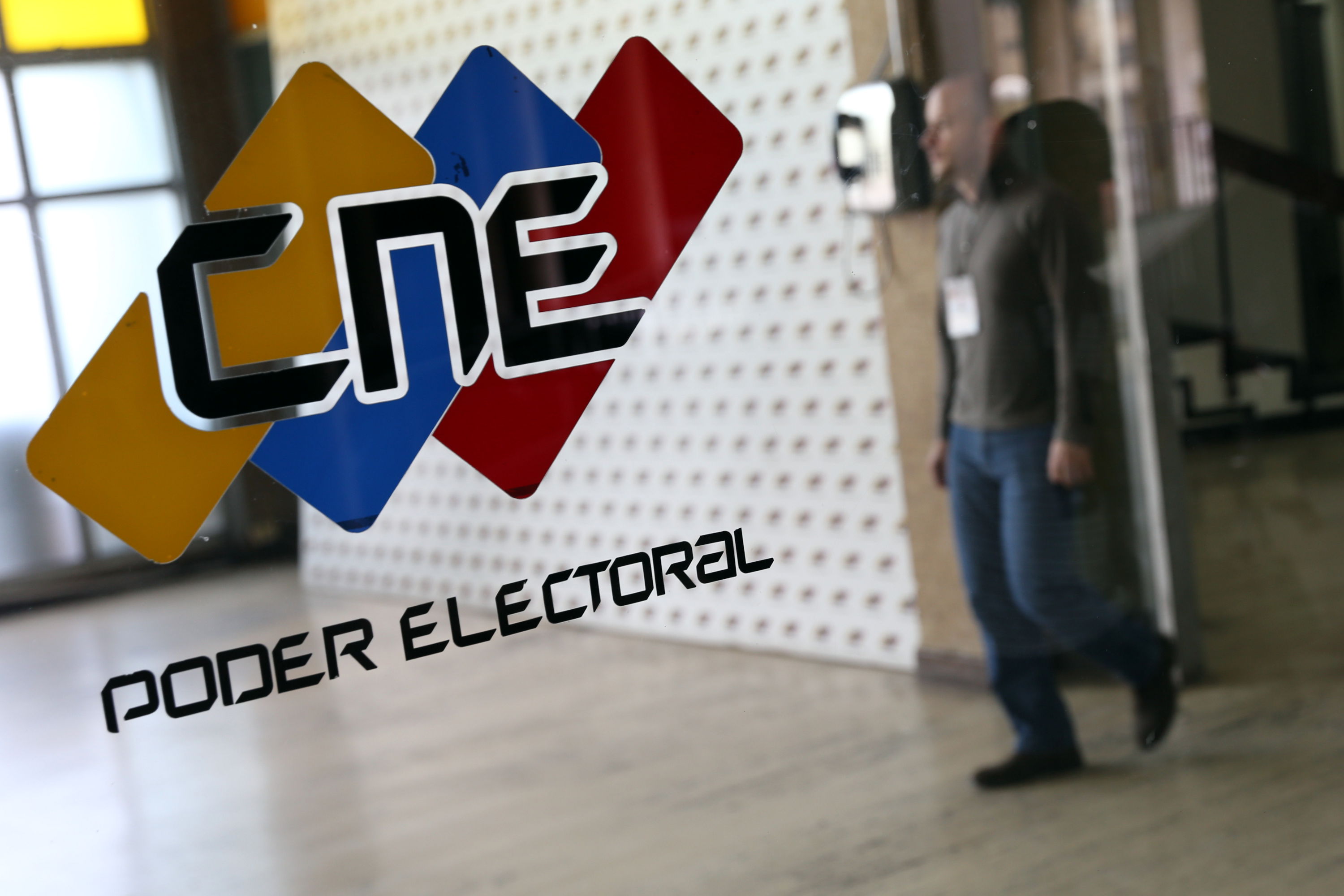 Observatorio Electoral Venezolano: Comicios regionales evidenciaron parcialización del CNE y del TSJ