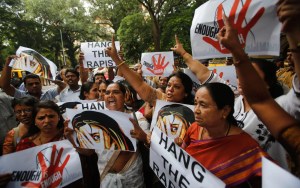 Da a luz niña de 10 años violada a la que el Supremo indio prohibió abortar