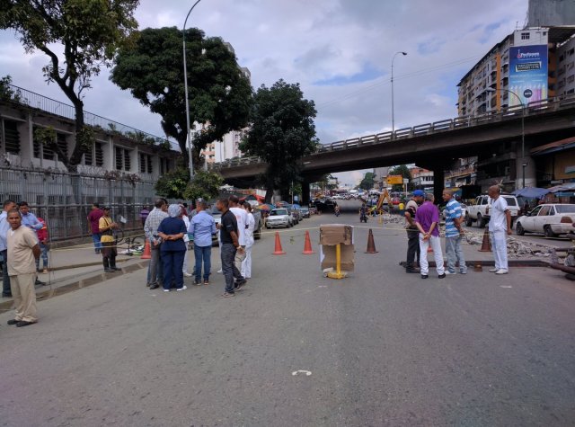 Foto: Protesta de médicos en el Hospital Pérez de León / Cortesía 