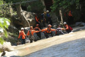 PC continúa operativo para rescatar personas desaparecidas en Choroní (Fotos)
