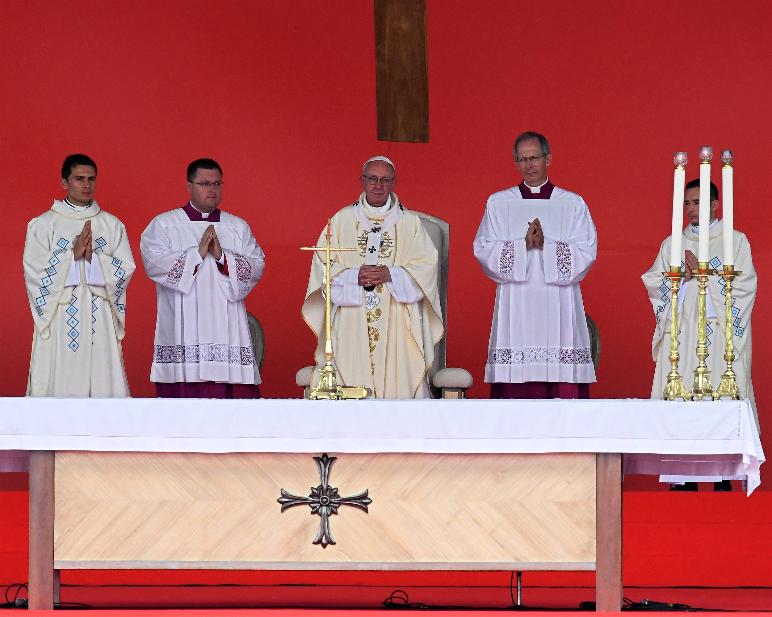El papa proclama beatos al sacerdote Ramírez Ramos y al obispo Jaramillo en Colombia