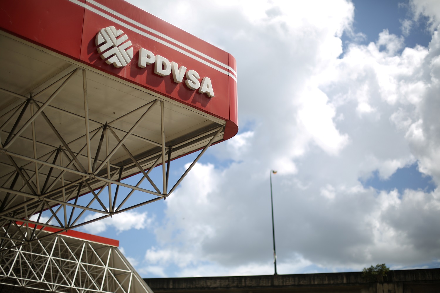 Pdvsa negocia entregar 10 % de producción a cambio de combustibles para uso doméstico