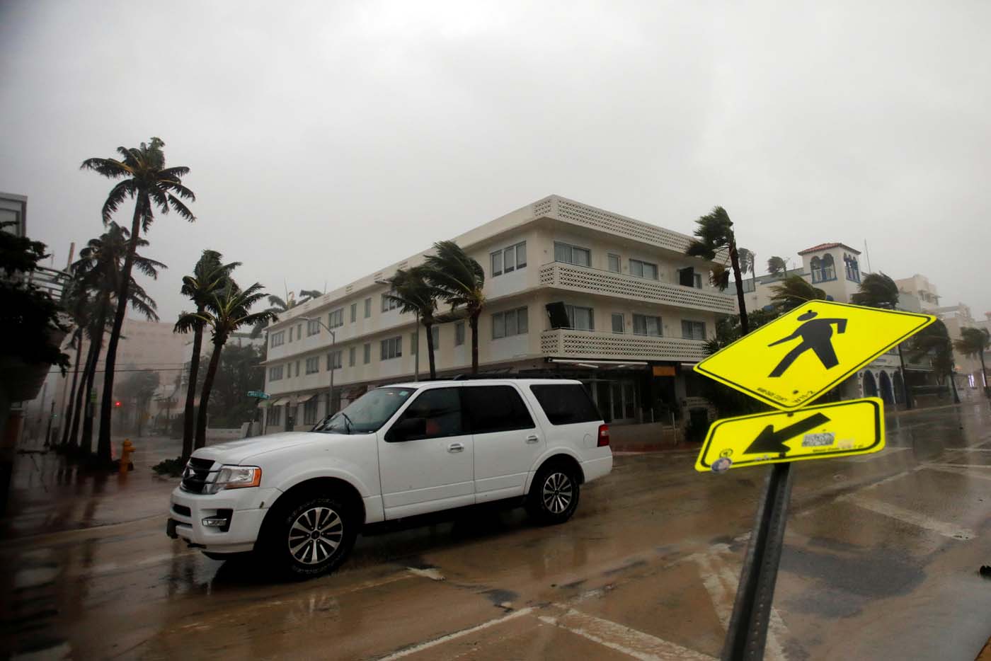 Irma deja sin energía a más de 800.000 casas en Florida