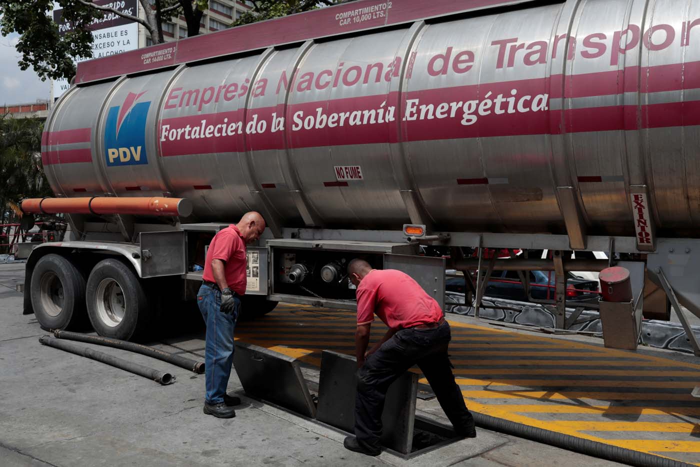 Más de 300 gasolineras han cerrado en una semana en todo el país