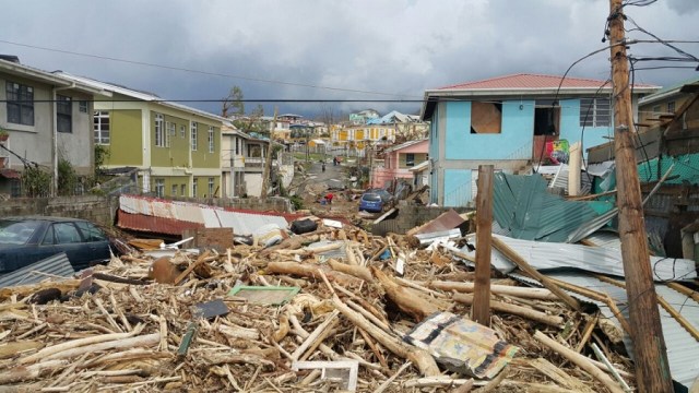Vista del daño causado por el huracán María en Roseau, Dominica, el 20 de septiembre de 2017. AFP PHOTO / STR