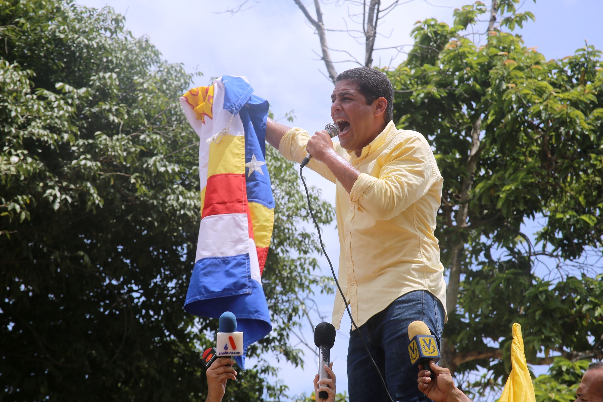 José Manuel Olivares llama a impugnación de elecciones regionales en Vargas