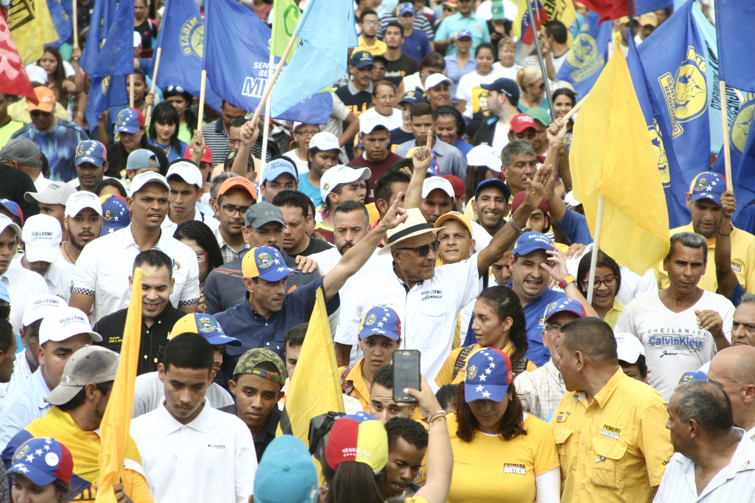 Capriles le exige a Maduro reconocer resultados del 15Oct