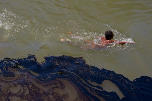 Derrame de crudo en el río Canaupi, en Tumaco, Colombia (DEFENSORIA DEL PUEBLO DE COLOMBIA/AFP/Archivos 