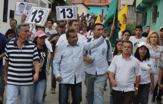 Ramón Guevara se mantiene recorriendo sectores populares del estado Mérida en su campaña electoral