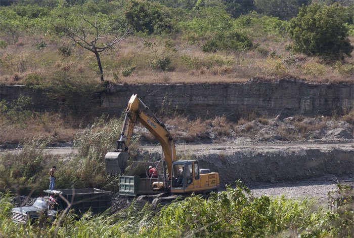 Militares estarían implicados en extracción de arena del Turbio  (Fotos)