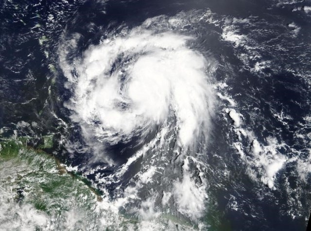 Imagen del huracán María, de un satélite de la NASA,  a unas 85 millas de Martinica. 17 de septiembre de 2017. NASA/Vía Reuters. ATENCIÓN EDITORES. ESTA IMAGEN HA SIDO ENTREGADA POR UN TERCERO.