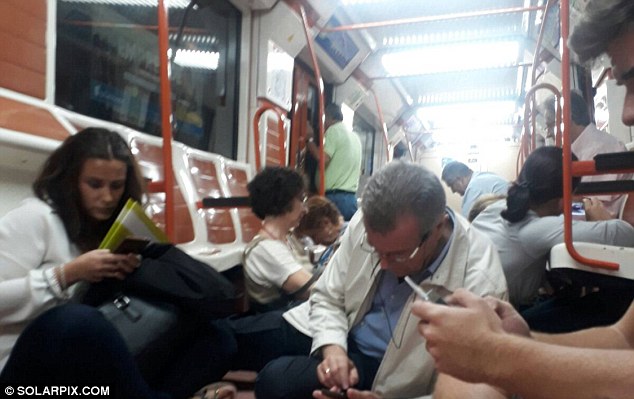 El pánico en el metro de Madrid: Usuarios confunden disparos con un ataque terrorista (FOTOS)