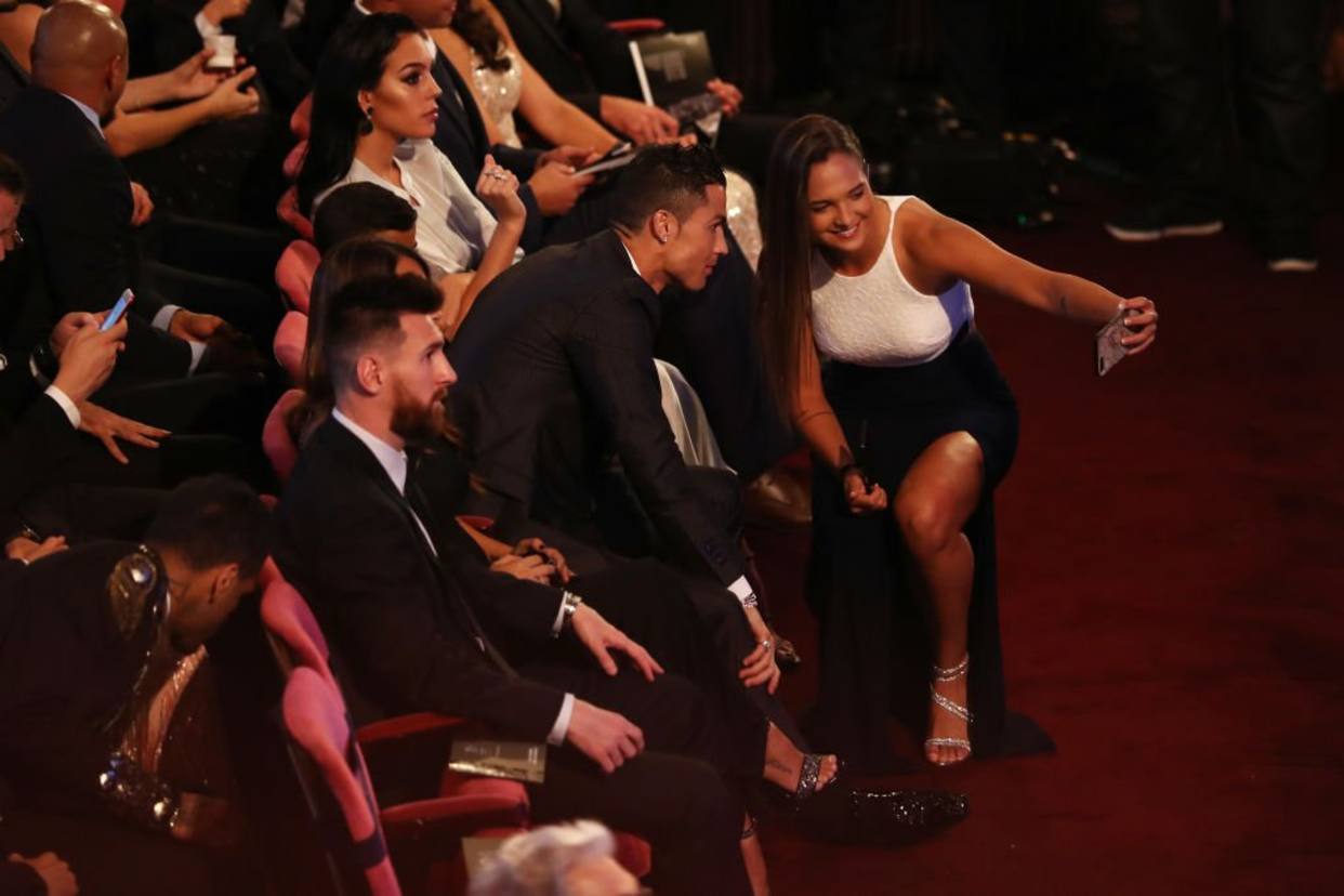 ¡Imperdible! La selfie de Deyna y Cristiano en plena gala del “FIFA The Best”