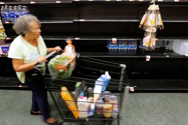 Residents shop for supplies as Hurricane Nate approaches the U.S. Gulf Coast in New Orleans, Louisiana, U.S., October 7, 2017. REUTERS/Jonathan Bachman
