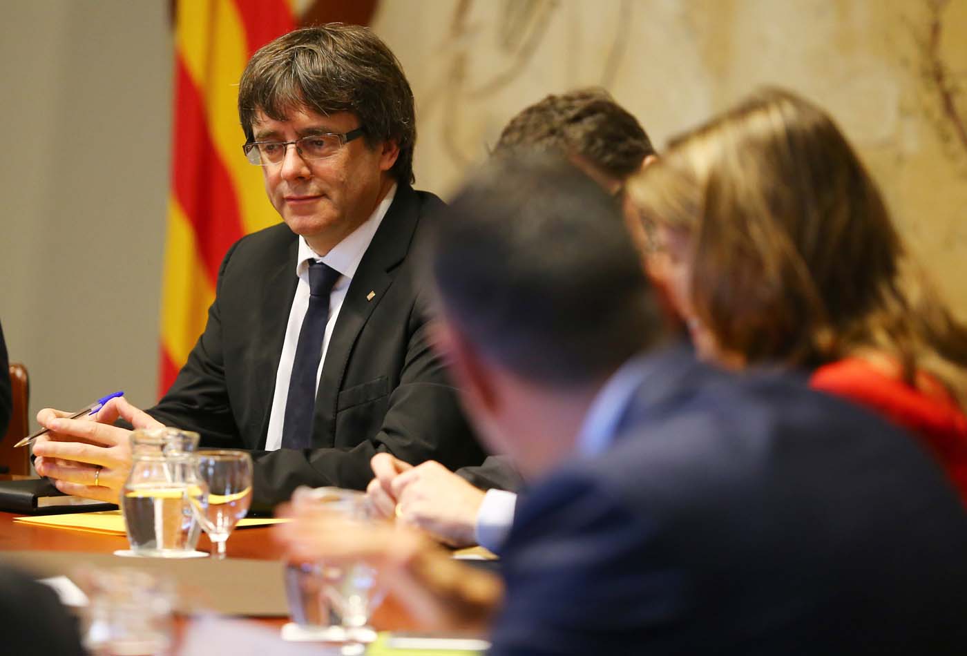 Puigdemont aún puede impedir cese si vuelve a la legalidad, según Gobierno español