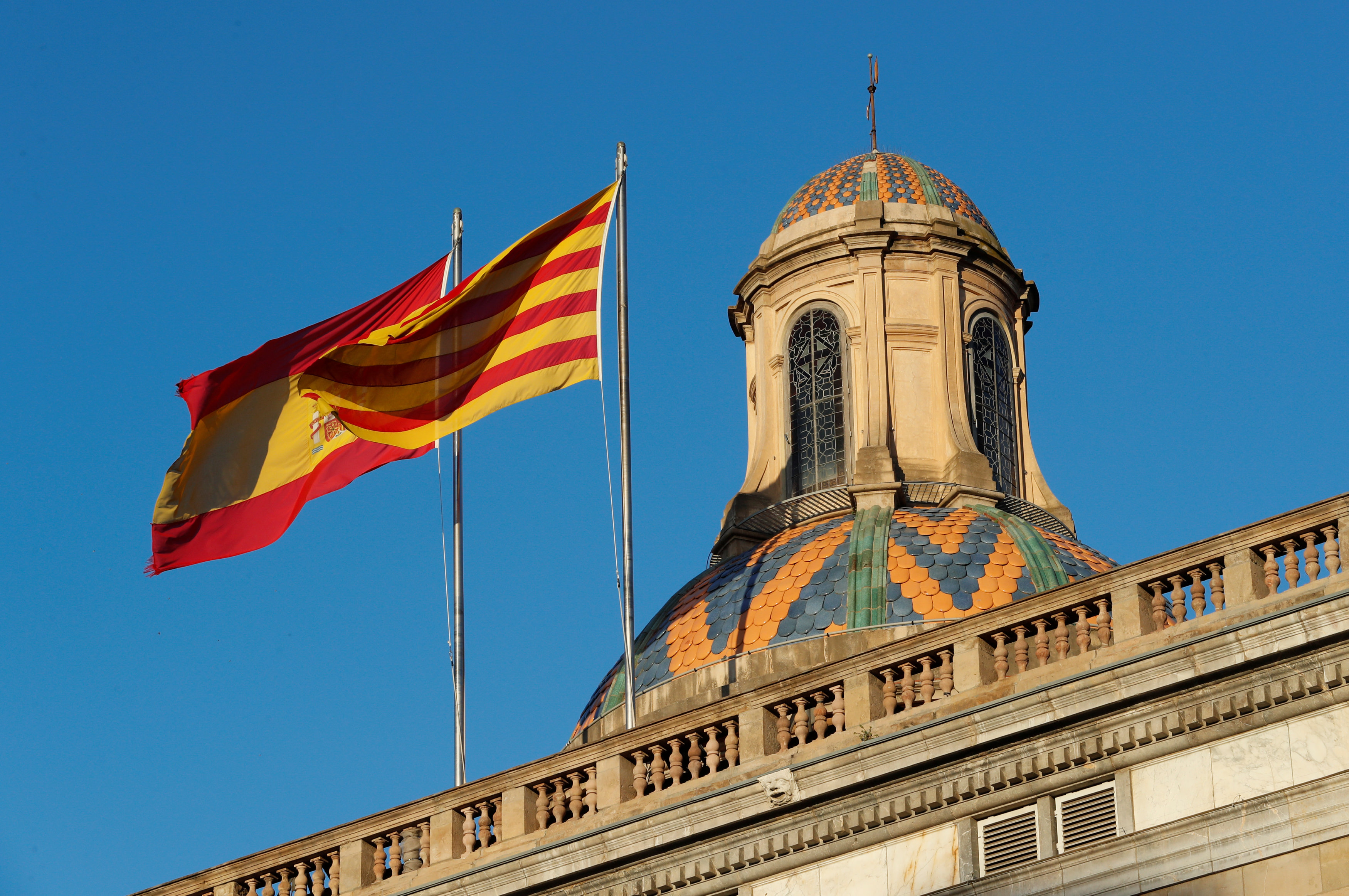 Tribunal Constitucional español anula declaración de independencia de Cataluña