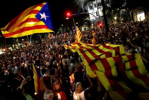 Unas 200.000 personas protestan en Barcelona por detención de dos independentistas