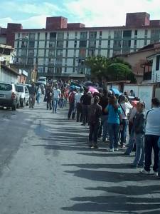 Dispararon bomba lacrimógena en centro de votación en Mérida